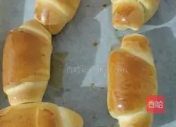 Illustration of how to make butter buns 4
