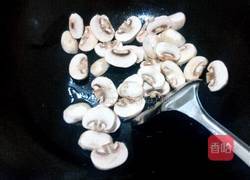 口蘑西兰花炒腊肠的做法图解5
