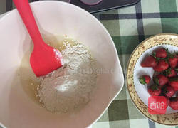 草莓蜂蜜玛芬蛋糕的做法图解4