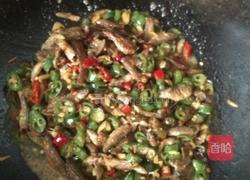 小鱼仔炒辣椒的做法图解4