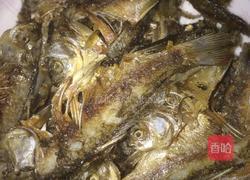 油炸香酥野鲫鱼的做法图解5