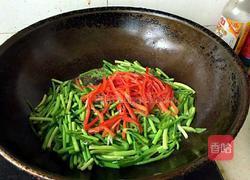 双椒炒蒜薹的做法图解6