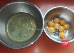 十寸戚风蛋糕的做法图解2