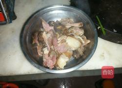 湖南辣椒炒腊肉的做法图解2
