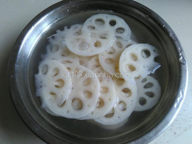 切片泡水（炒之前沥干）