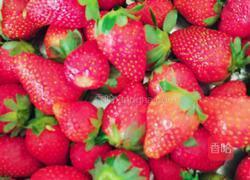 自制草莓果酱的做法图解1