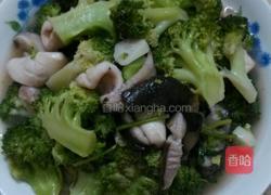 西兰花杂炒鱿鱼的做法图解6