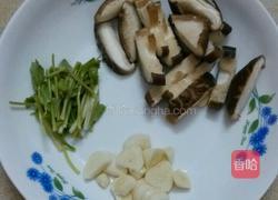 西兰花杂炒鱿鱼的做法图解2