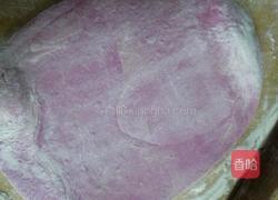 火龙果皮汁手撕饼的做法图解1