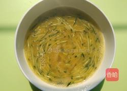 黄瓜丝炒蛋的做法图解2