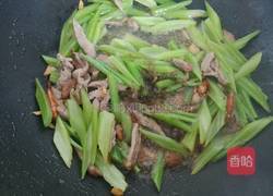 芹菜炒粉的做法图解10