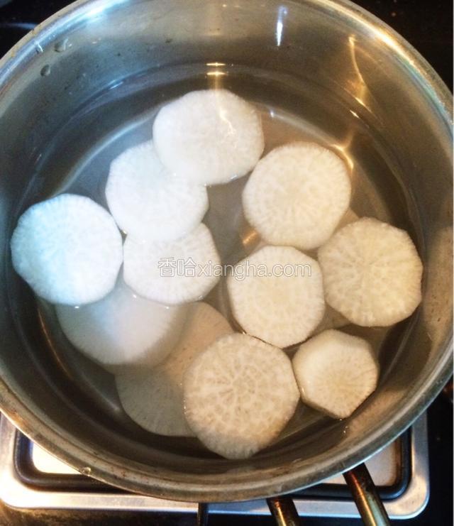 煮白萝卜，白萝卜也要煮熟