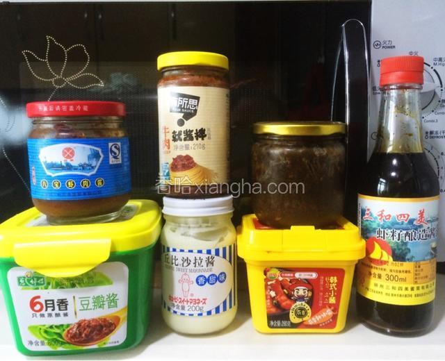 准备各种喜欢的酱料，和鲜酱油