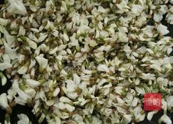 槐花炒鸡蛋的做法图解3