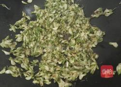 槐花炒鸡蛋的做法图解5
