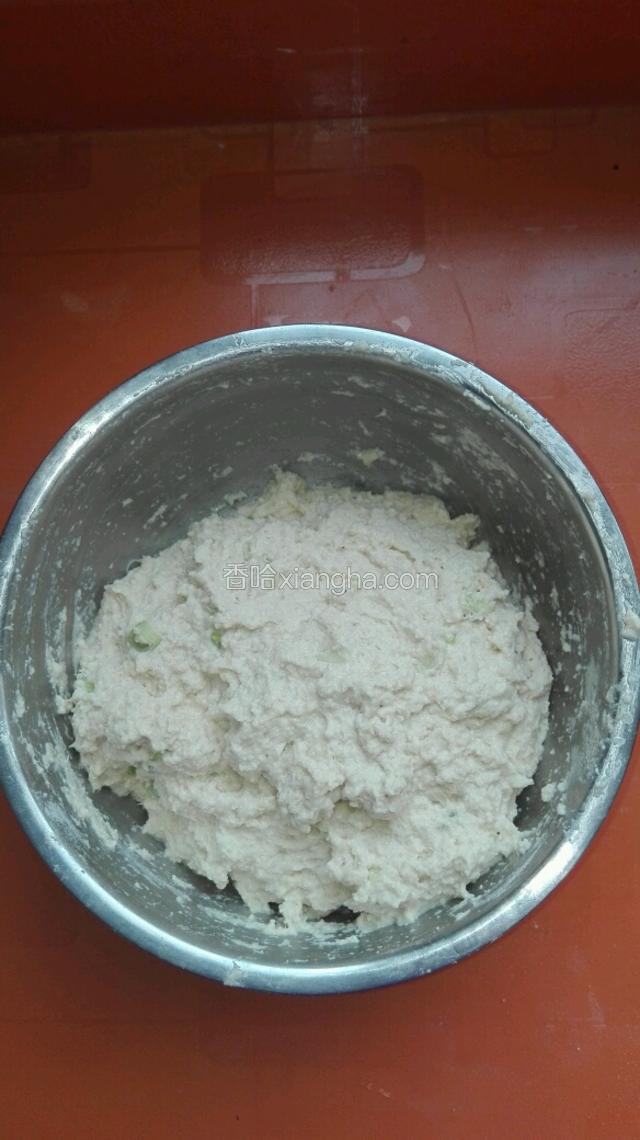 用手和成软软的面团