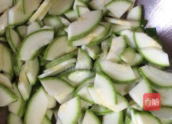 西葫芦炒鸡蛋的做法图解1