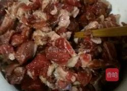 黄瓜牛肉丁的做法图解1