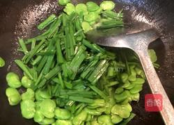 蚕豆炒韭菜的做法图解4