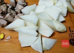 青菜萝卜排骨汤的做法图解2