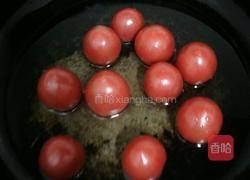 木耳炒圣女果的做法图解3