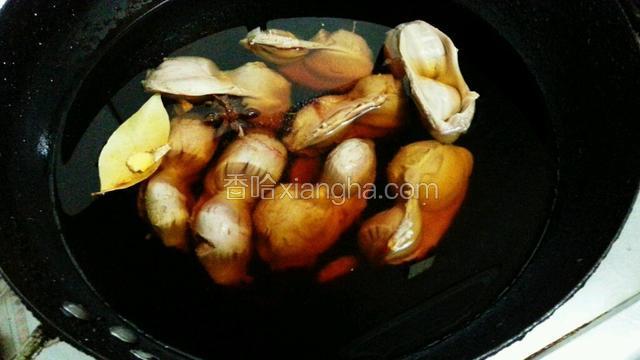 放入适量的水，大火煮1个小时