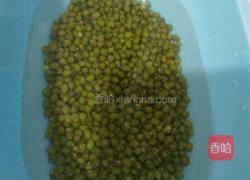 绿豆粥的做法图解1