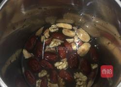 红枣核桃花生露的做法图解3