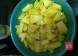 自制菠萝罐头的做法图解1