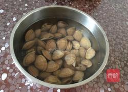 蒜泥菠菜拌沙蚬子肉的做法图解1