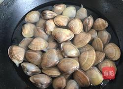 蒜泥菠菜拌沙蚬子肉的做法图解2