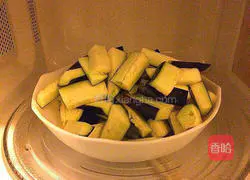 Illustration of how to make oyster sauce eggplant noodles 2