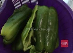 青椒炒香菇的做法图解1