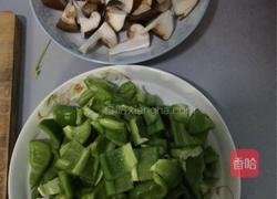 青椒炒香菇的做法图解3