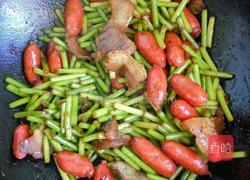 蒜苔炒小香肠的做法图解6