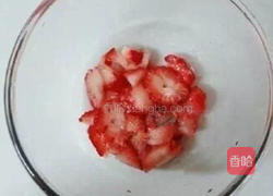 草莓冰沙的做法图解3