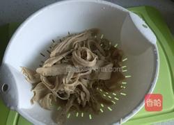 青椒炒水面筋的做法图解3