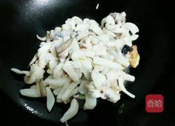 芹菜炒乌贼的做法图解3