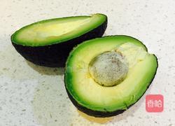 三文鱼牛油果沙拉的做法图解2