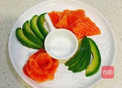 三文鱼牛油果沙拉的做法图解4