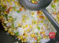 玉米鸡蛋炒饭的做法图解10