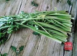 猪肉芹菜蒸饺的做法图解2