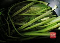 猪肉芹菜蒸饺的做法图解3