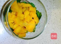 香芒三文鱼牛油果兔兔杯的做法图解4