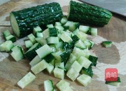 黄瓜炒糯玉米的做法图解2