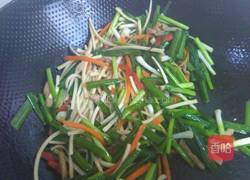 大蒜百叶炒肉丝的做法图解7