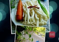 海鲜菇炒胡萝卜的做法图解1