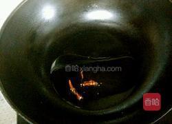 海鲜菇炒胡萝卜的做法图解3