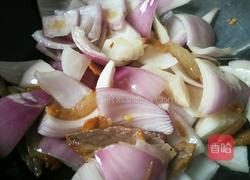 洋葱炒腊肉的做法图解6