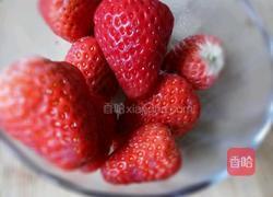 宝宝辅食之草莓?果酱的做法图解1